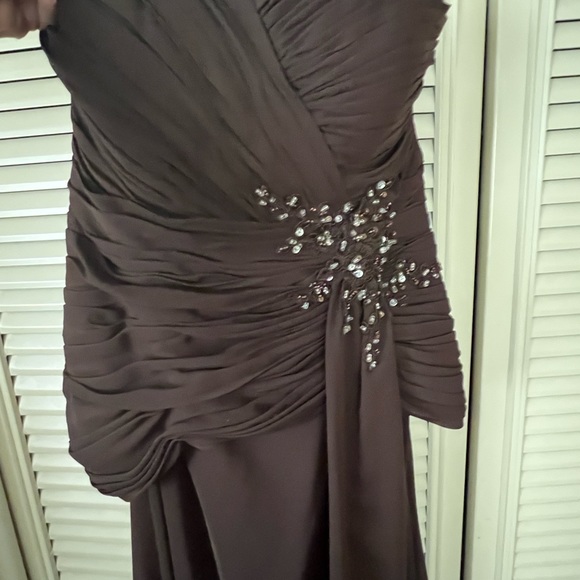 Beautiful mother of the bride, groom or grandmother dress - Picture 2 of 7